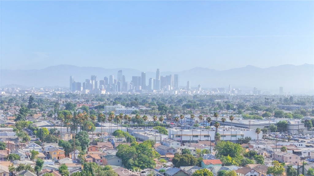https://media.crmls.org/medias/3a7261ff-01b9-4448-a352-af3e904ed94c.jpg?preset=X-Large