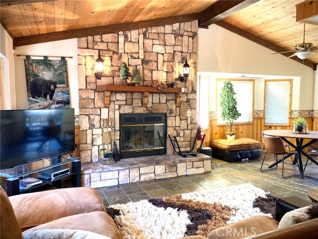 43133 Moonridge Rd, Big Bear CA: https://media.crmls.org/medias/3a72f5bc-7125-47c1-9cda-2afdfb23e4e5.jpg