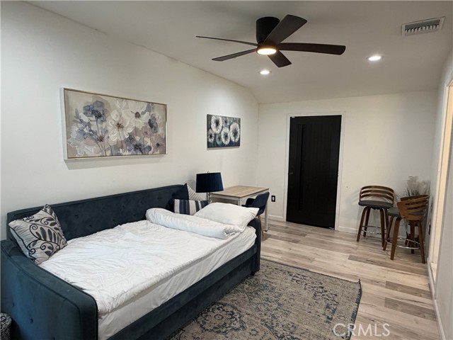 Detail Gallery Image 13 of 24 For 6725 Belmar Ave, Reseda,  CA 91335 - 4 Beds | 2 Baths