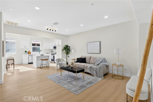 Detail Gallery Image 5 of 58 For 1960 Annandale Way, Pomona,  CA 91767 - 4 Beds | 2/1 Baths