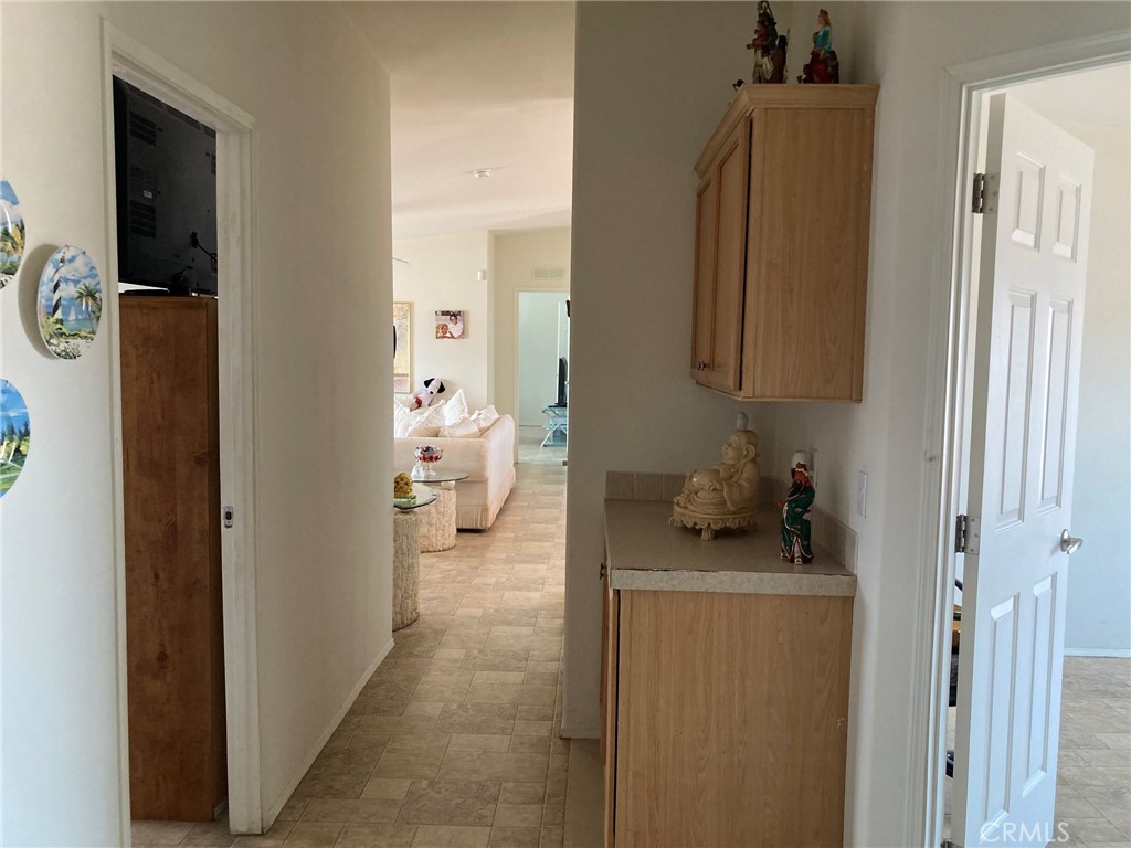 https://media.crmls.org/medias/3a744f2d-91c7-43d0-b0f6-0966ce516673.jpg?preset=X-Large