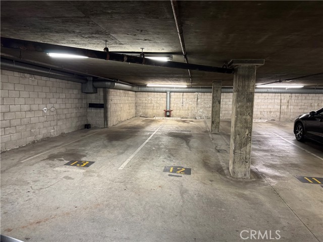 Image 29 of 31 For 532 Rossmore Avenue 411