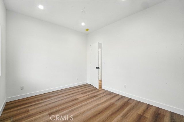 3031 3033 Vineyard Avenue, Los Angeles CA: https://media.crmls.org/medias/3a75e9fa-2d0c-4b47-b764-504a141f1d6d.jpg