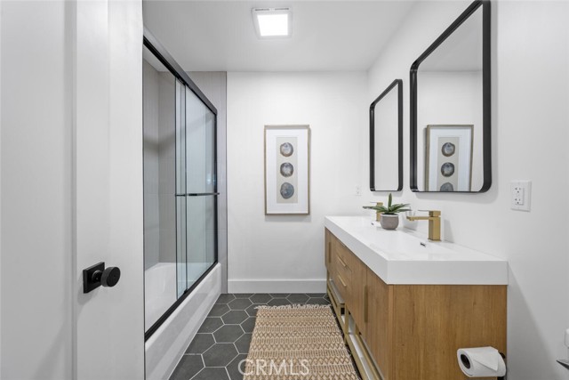 2260 Tevis Avenue, Long Beach CA: https://media.crmls.org/medias/3a76847d-3fa2-481e-b80b-604b4545e511.jpg