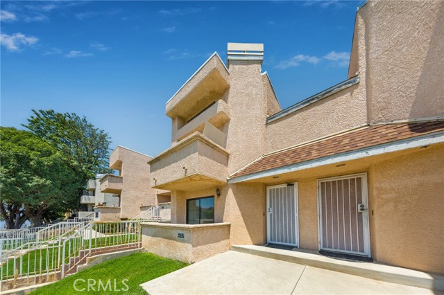 Detail Gallery Image 11 of 13 For 15035 Nordhoff St #115,  North Hills,  CA 91343 - 2 Beds | 3 Baths