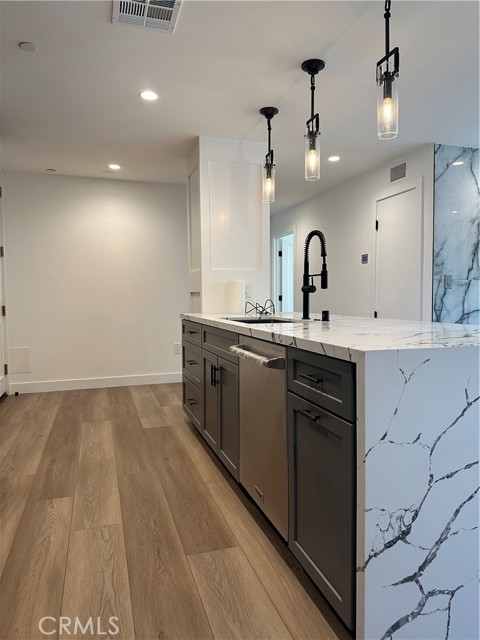 121 Hope St #334, Los Angeles, CA, 90012 121 Hope St #334, Los Angeles, CA, 90012