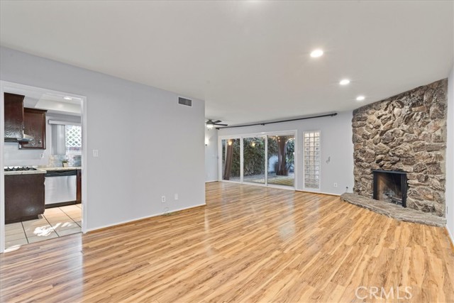 Detail Gallery Image 2 of 15 For 5215 Lennox Ave, Sherman Oaks,  CA 91401 - 4 Beds | 2 Baths