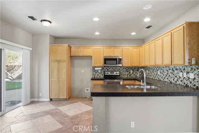 Detail Gallery Image 15 of 40 For 2213 Lionudakis Ct, Modesto,  CA 95355 - 3 Beds | 2/1 Baths