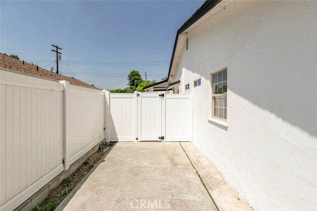 Detail Gallery Image 13 of 17 For 17648 Raymer St, Northridge,  CA 91325 - 1 Beds | 1/1 Baths