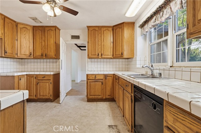 Detail Gallery Image 19 of 34 For 10314 Encino, Granada Hills,  CA 91344 - 4 Beds | 2 Baths