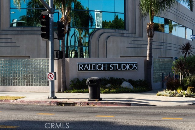 Detail Gallery Image 38 of 38 For 922 N Ridgewood Pl, Los Angeles,  CA 90038 - 3 Beds | 3 Baths
