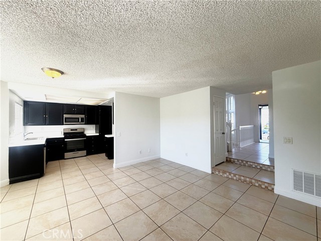 Detail Gallery Image 6 of 24 For 10751 Spyglass Dr, Rancho Cucamonga,  CA 91730 - 4 Beds | 3 Baths