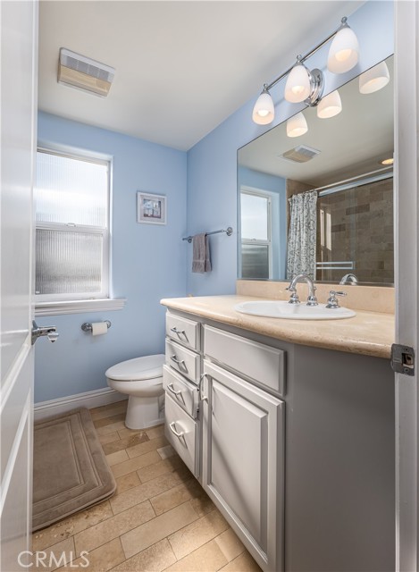 Detail Gallery Image 10 of 24 For 301 2nd, Hermosa Beach,  CA 90254 - 3 Beds | 3/1 Baths