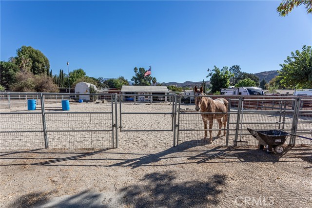 Detail Gallery Image 35 of 47 For 9730 Stonehurst Ave, Sun Valley,  CA 91352 - 3 Beds | 2 Baths