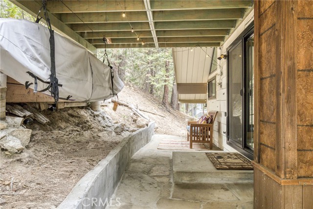 875 Brentwood Drive, Lake Arrowhead CA: https://media.crmls.org/medias/3a7df3c2-a7bd-488e-a6a6-eaf86f120a38.jpg