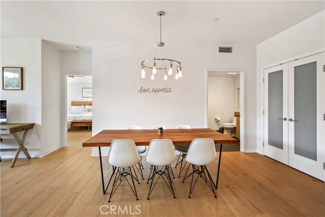 Detail Gallery Image 10 of 42 For 4240 Laurel Canyon Bld #208,  Studio City,  CA 91604 - 3 Beds | 3/1 Baths