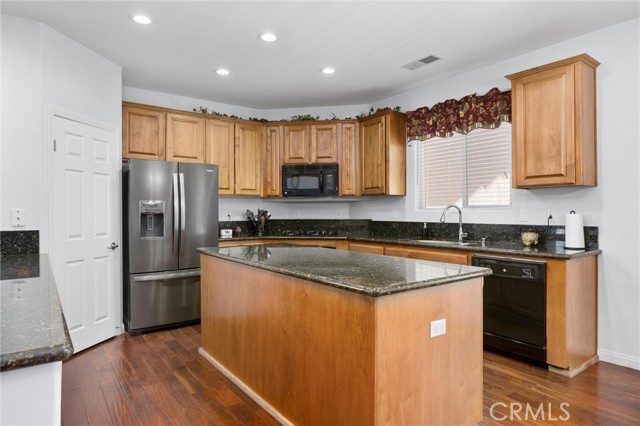 Detail Gallery Image 12 of 30 For 6202 Ocean Jasper Dr, Bakersfield,  CA 93313 - 5 Beds | 4 Baths