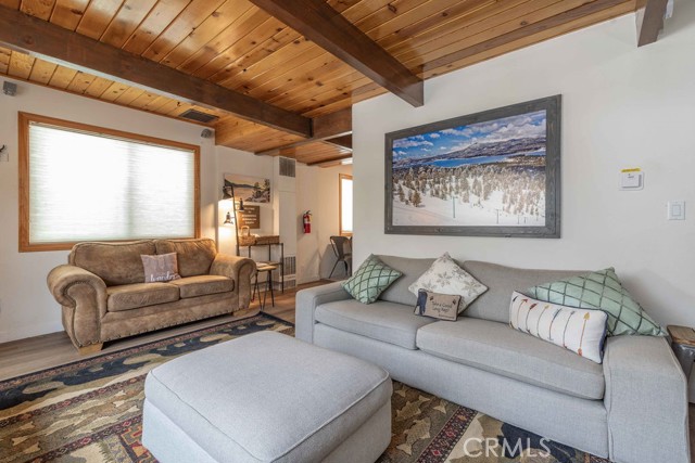 Detail Gallery Image 7 of 28 For 42569 Willow Ave, Big Bear Lake,  CA 92315 - 2 Beds | 2 Baths