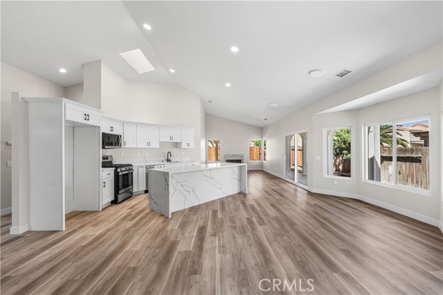 Detail Gallery Image 10 of 40 For 4009 E Avenue R13, Palmdale,  CA 93552 - 4 Beds | 2 Baths