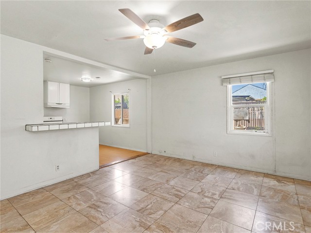 2215 N Brighton Street, Burbank CA: https://media.crmls.org/medias/3a82347a-d6e7-49bd-8394-c6427c2073a5.jpg