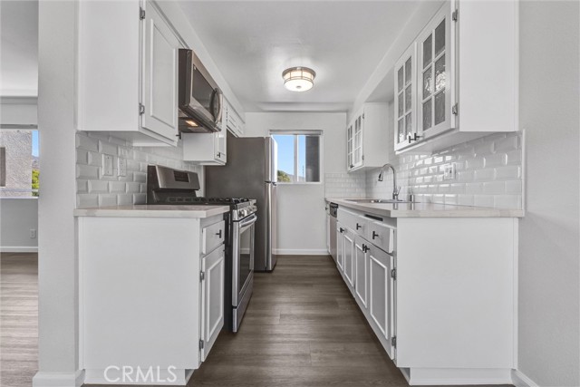 Detail Gallery Image 10 of 28 For 250 W Spazier Ave #209,  Burbank,  CA 91502 - 2 Beds | 2/1 Baths