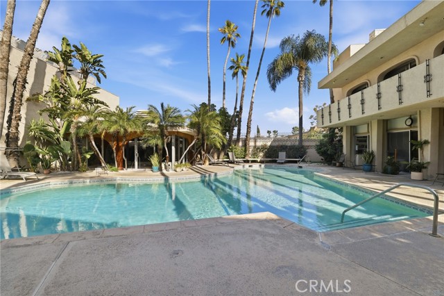 Detail Gallery Image 4 of 50 For 5330 Lindley Ave #305,  Encino,  CA 91316 - 2 Beds | 2 Baths