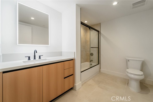 Detail Gallery Image 13 of 14 For 7510 Sepulveda Bld #101,  Van Nuys,  CA 91405 - 2 Beds | 2 Baths