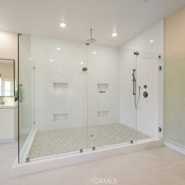 Image 18 of 37 For 21407 Zaca Court