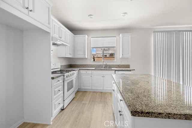 5585 Bella Way, Fontana CA: https://media.crmls.org/medias/3a84f2c2-6052-49d1-9fac-9d7a3294752e.jpg