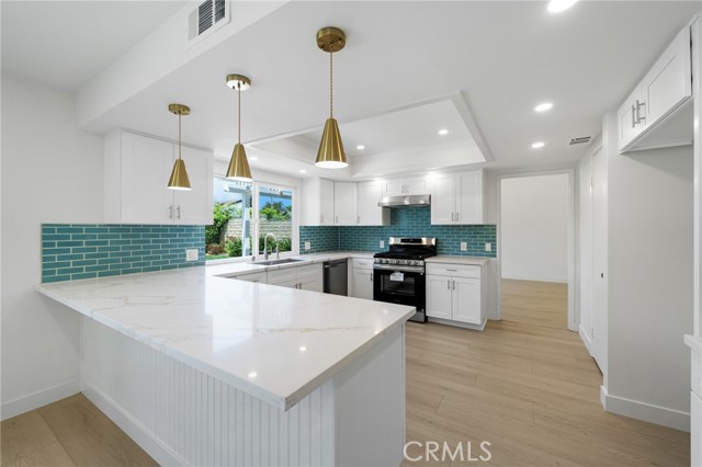 19735 Blythe Street, Winnetka CA: https://media.crmls.org/medias/3a86f657-6a05-49f3-90b2-8b14d01d13f9.jpg