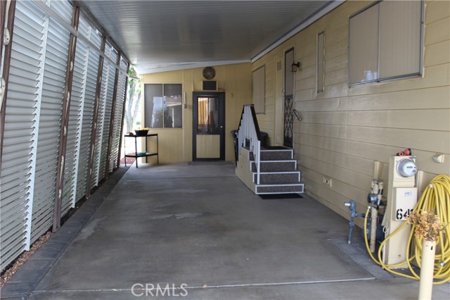 5001 W Florida Avenue, Hemet CA: https://media.crmls.org/medias/3a8717cd-ec4a-4be2-99d8-20f57bb23a15.jpg