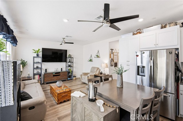 Detail Gallery Image 8 of 17 For 24711 6th, San Bernardino,  CA 92410 - 4 Beds | 3 Baths