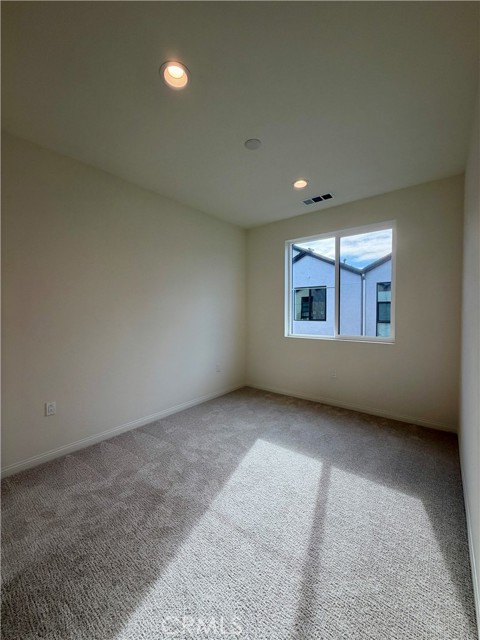 Detail Gallery Image 19 of 29 For 5876 Linden Ave #3, Long Beach,  CA 90805 - 3 Beds | 3/1 Baths