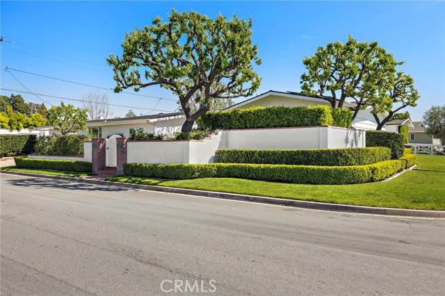 Detail Gallery Image 2 of 40 For 1924 Beryl Ln, Newport Beach,  CA 92660 - 4 Beds | 3/1 Baths