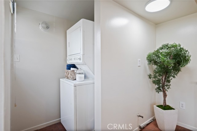 533 Roswell Avenue, Long Beach CA: https://media.crmls.org/medias/3a89db19-eb5d-4dc7-b04c-9799c78d046a.jpg