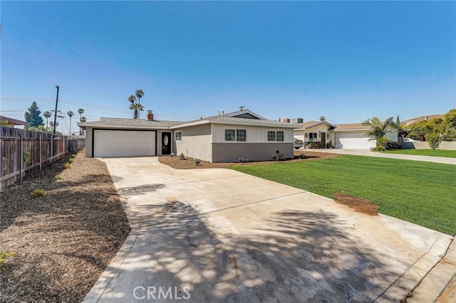 11124 Blue Jay Dr, Riverside, CA 92505