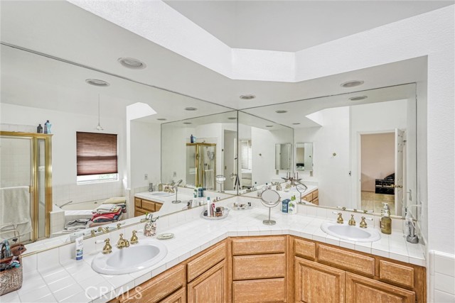 Detail Gallery Image 33 of 49 For 18730 Hatteras St #44,  Tarzana,  CA 91356 - 3 Beds | 3 Baths