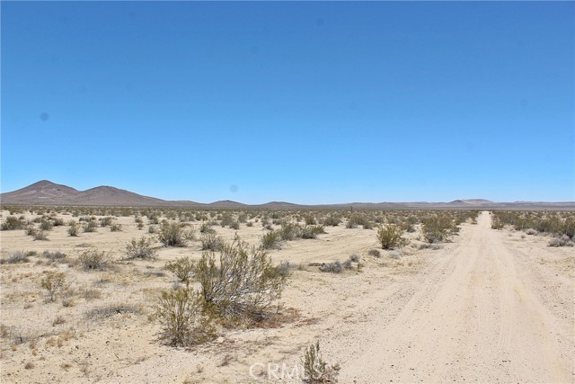 1111 Apache Ave, Adelanto CA: https://media.crmls.org/medias/3a8aa7a4-b940-4000-929c-0a49c0fa4246.jpg