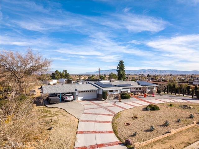 Detail Gallery Image 2 of 48 For 16464 Desert Knoll Dr, Victorville,  CA 92395 - 3 Beds | 3 Baths