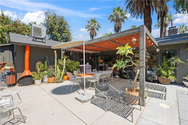 1105 W Highland Avenue, Redlands CA: https://media.crmls.org/medias/3a8b185b-c53e-4ff6-8f0f-84929a7d832c.jpg