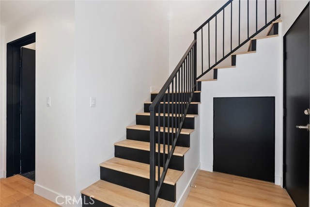 2633 S Cochran Avenue, Los Angeles CA: https://media.crmls.org/medias/3a8b4a62-9606-4ef4-a8d7-db9cf1802767.jpg