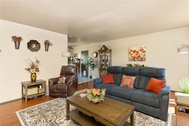 Detail Gallery Image 5 of 24 For 1282 N California, Beaumont,  CA 92223 - 2 Beds | 1 Baths