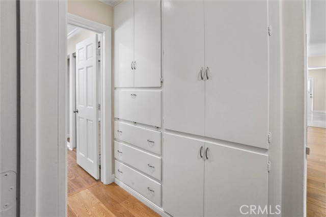 Detail Gallery Image 27 of 40 For 22841 Mariano St, Woodland Hills,  CA 91367 - 3 Beds | 3 Baths