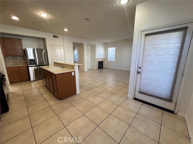 Detail Gallery Image 4 of 21 For 1770 Karley Way, Riverside,  CA 92501 - 3 Beds | 2/1 Baths