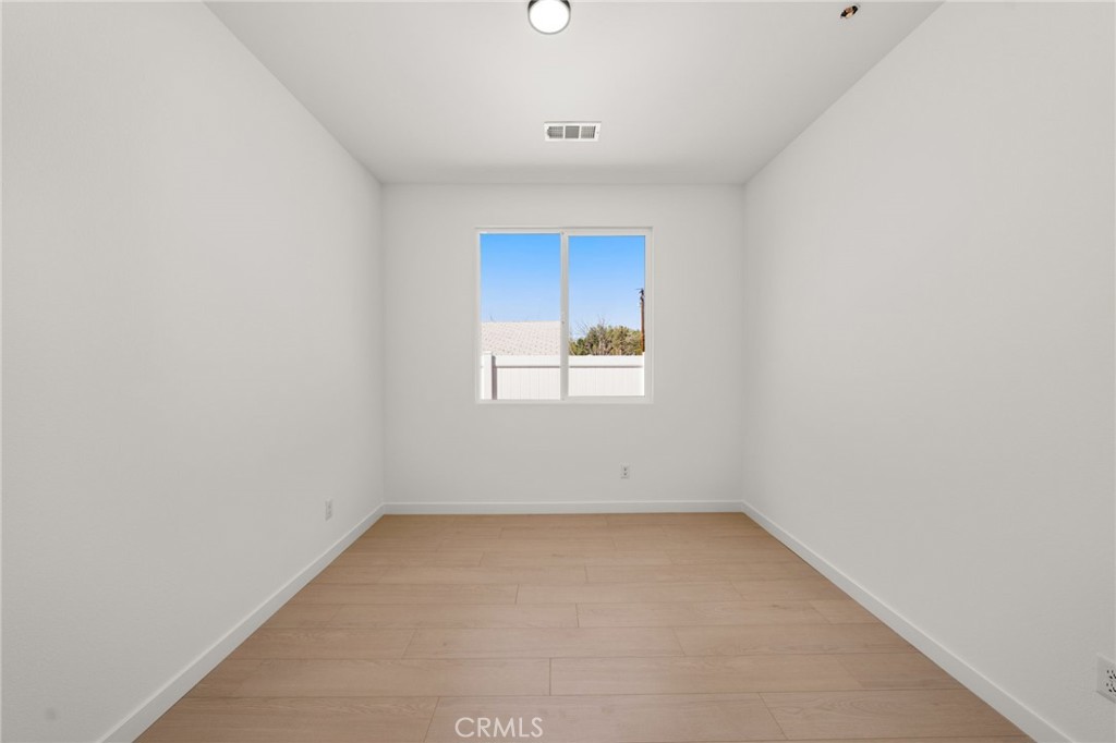 https://media.crmls.org/medias/3a8c34f0-468e-4cd8-aa63-c9b8c7543e0d.jpg?preset=X-Large