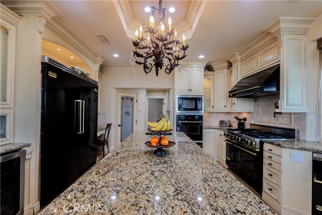 23180 Gray Fox Drive, Canyon Lake CA: https://media.crmls.org/medias/3a8d925b-16f8-4aff-a0ac-e18af6cbfb8c.jpg
