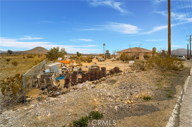 Detail Gallery Image 4 of 8 For 20501 Quarry Rd, Apple Valley,  CA 92307 - 4 Beds | 2 Baths