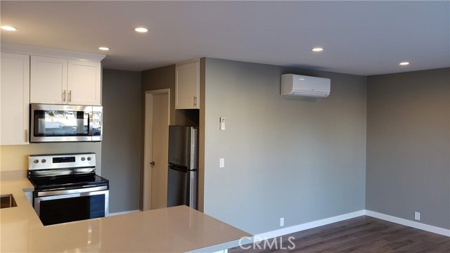 Detail Gallery Image 8 of 19 For 215 Lower Cliff Dr #D,  Laguna Beach,  CA 92651 - 1 Beds | 1 Baths