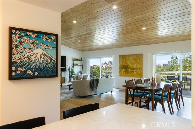 22253 Del Valle Street, Woodland Hills CA: https://media.crmls.org/medias/3a91b792-e620-450e-bc08-1cc46e9eff36.jpg
