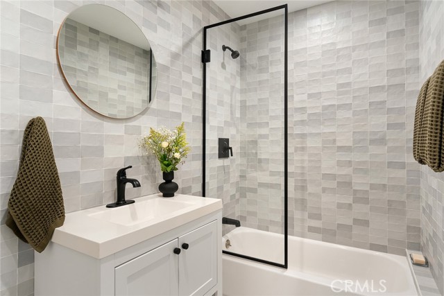 Detail Gallery Image 15 of 40 For 4935 Agnes Ave, Valley Village,  CA 91607 - 5 Beds | 3 Baths